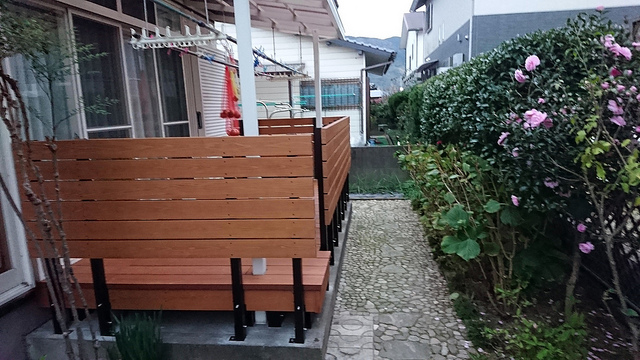 フェンスのある彩木ガーデンデッキ（実例03）