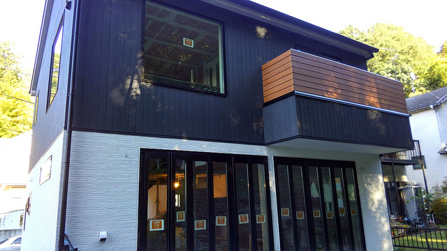 ネイビーやブラックなど濃色での外壁塗装のメリット デメリット 明石 神戸の住宅リフォーム 屋根リフォーム 外壁塗装 ワンエココーポレーション