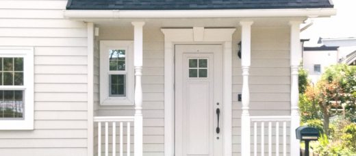玄関へ設置できるウッドデッキのパターンと設置費用について解説