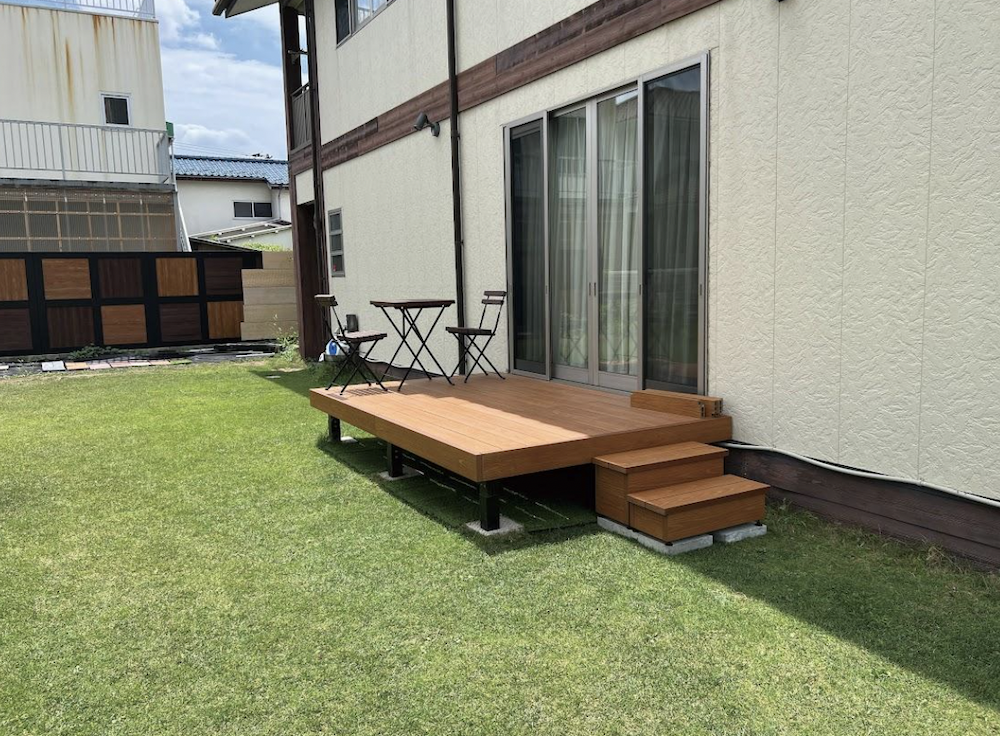 ウッドデッキにDIYで屋根を設置！メリットや適切な素材を解説！