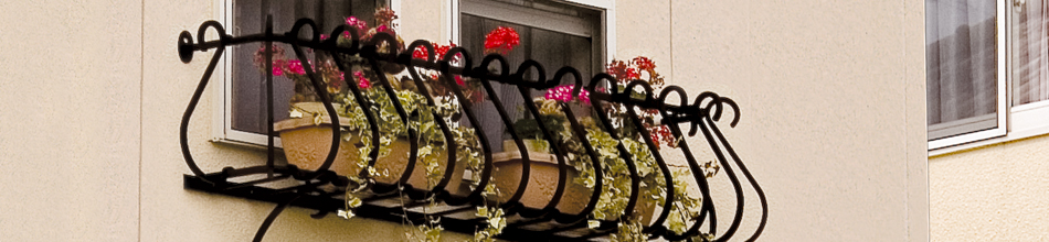女性が喜ぶ♪ 家と庭のDIY通販 イーハウスマニアフラワーボックス 壁飾り フラワーボックス フレンチカール 窓手すり アルミ鋳物 エクステリア 防犯 
