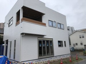 20201008-IMG_2722　彩木バルコニー手摺　AYMB04の施工例